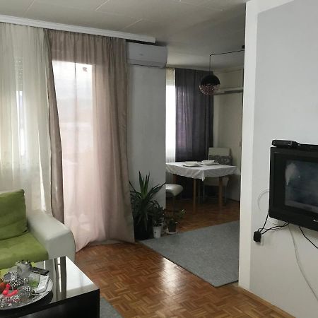 Apartamento Dan I Noc Banja Luka Exterior foto